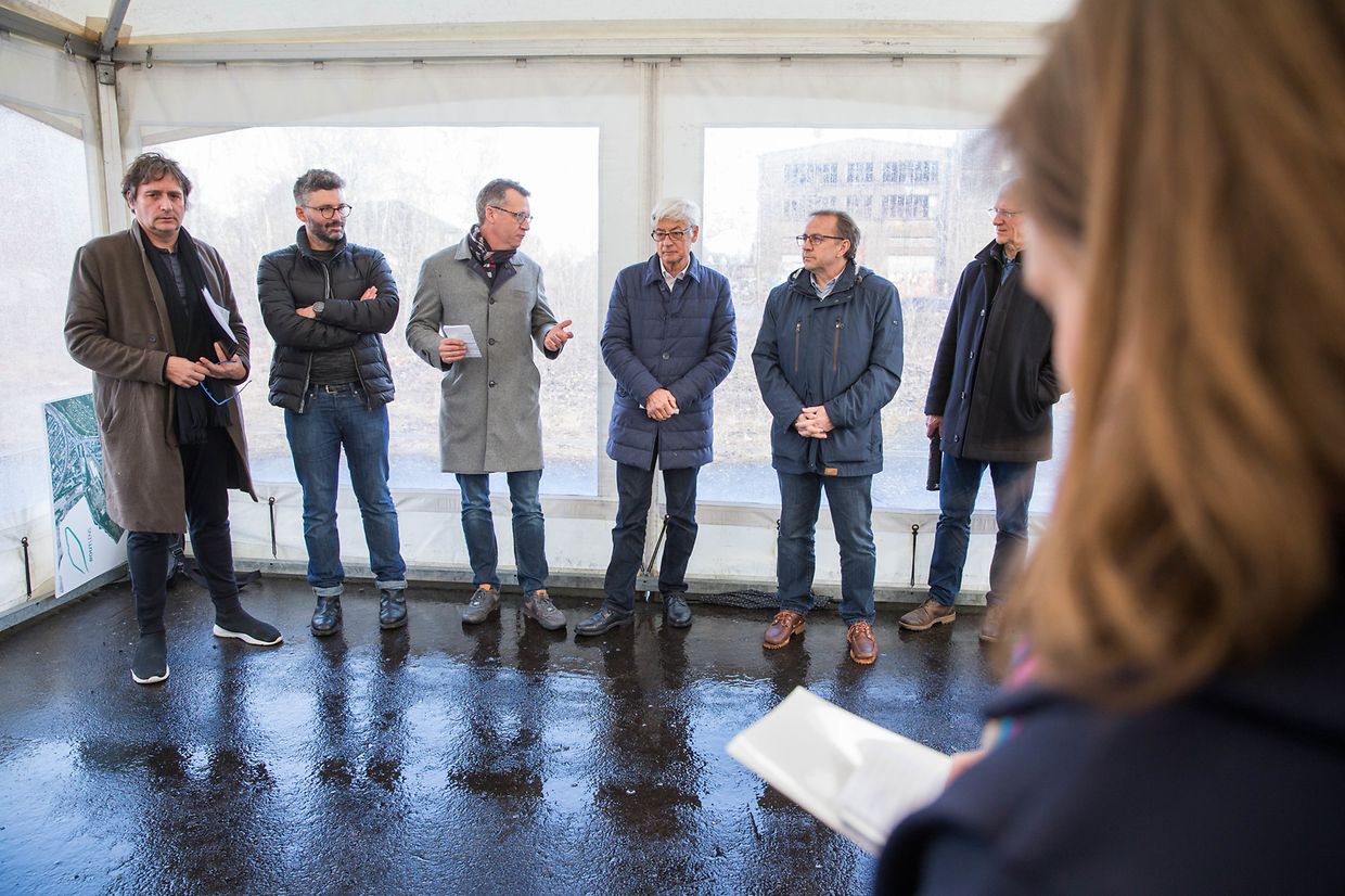 Die Vertreter des Bauherrn und der Stadt bei der Vorstellung des Projektes am Donnerstag.