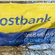 Vieles deutet darauf hin, dass sich die Deutsche Bank sieben Jahre nach dem bejubelten Einstieg bei der Postbank und fünf Jahre nach der Übernahme der Mehrheit an dem Bonner Institut wieder von der Postbank trennen wird.