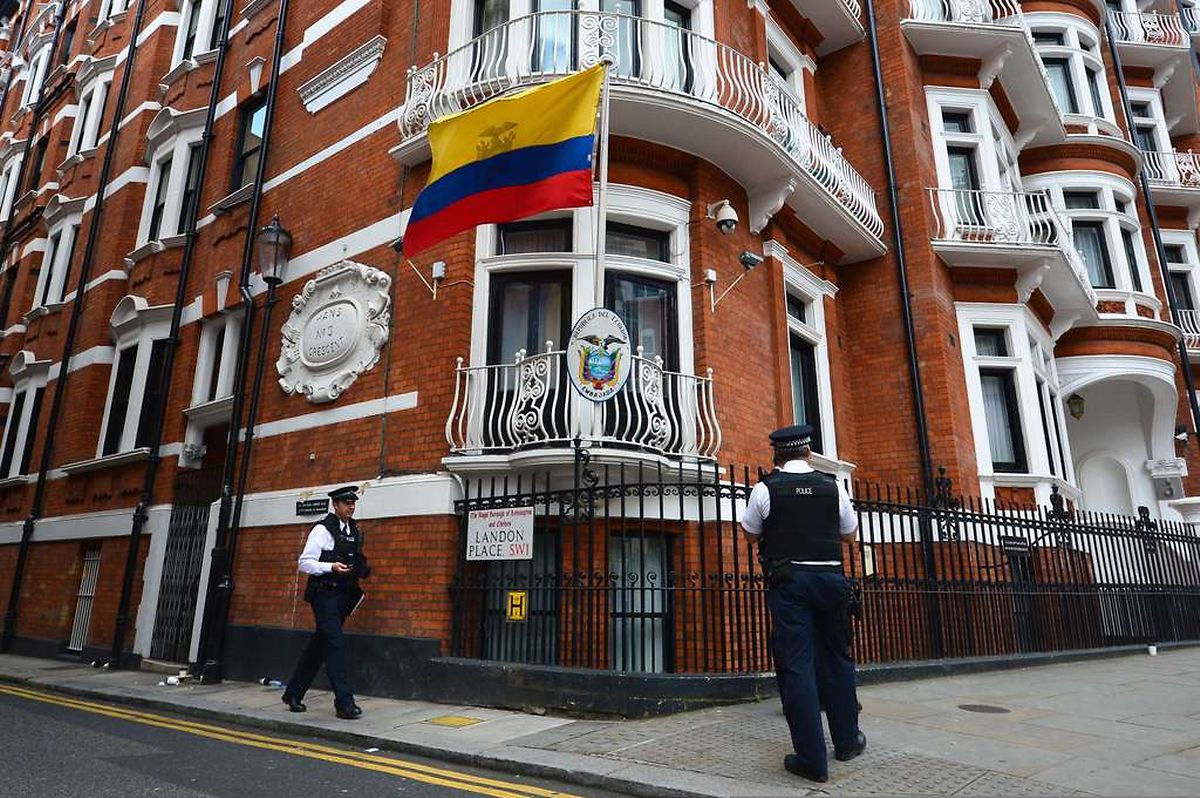 Assange hielt sich sieben Jahre lang in der Botschaft Ecuadors auf.