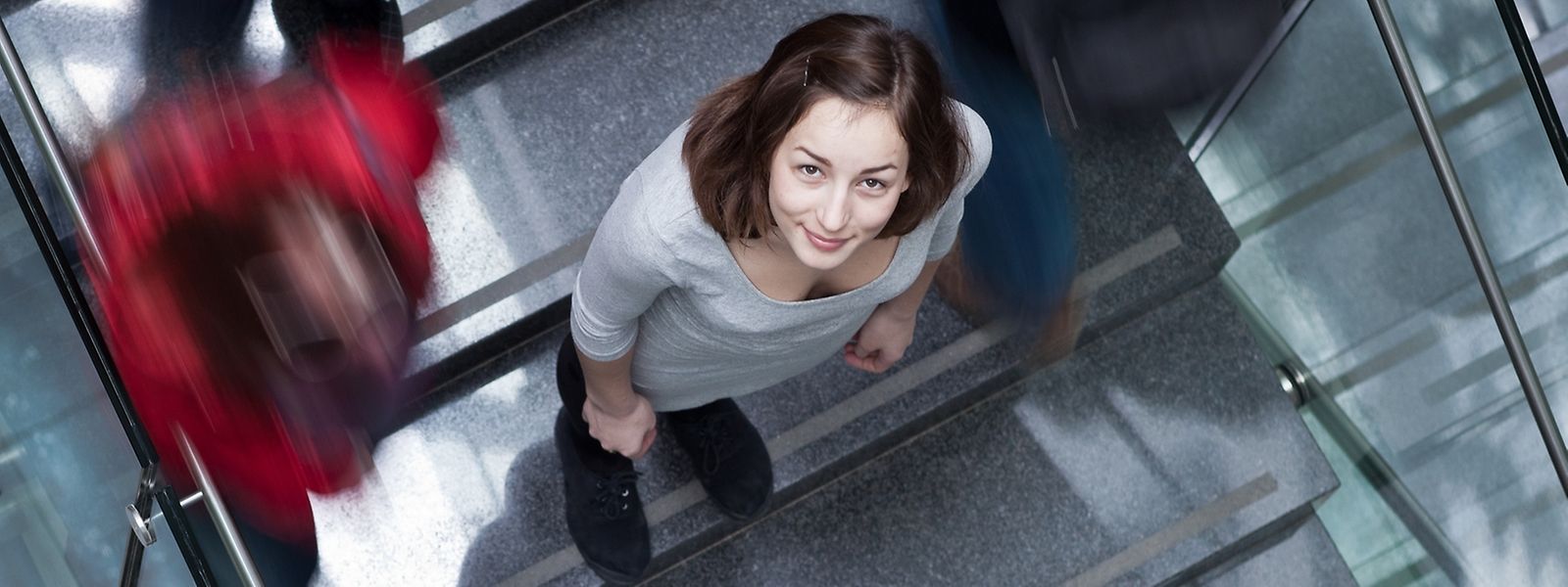 Le covid-19 a compliqué la tenue des examens, des stages et des travaux de recherche. De quoi prolonger le temps d'études de certains jeunes.