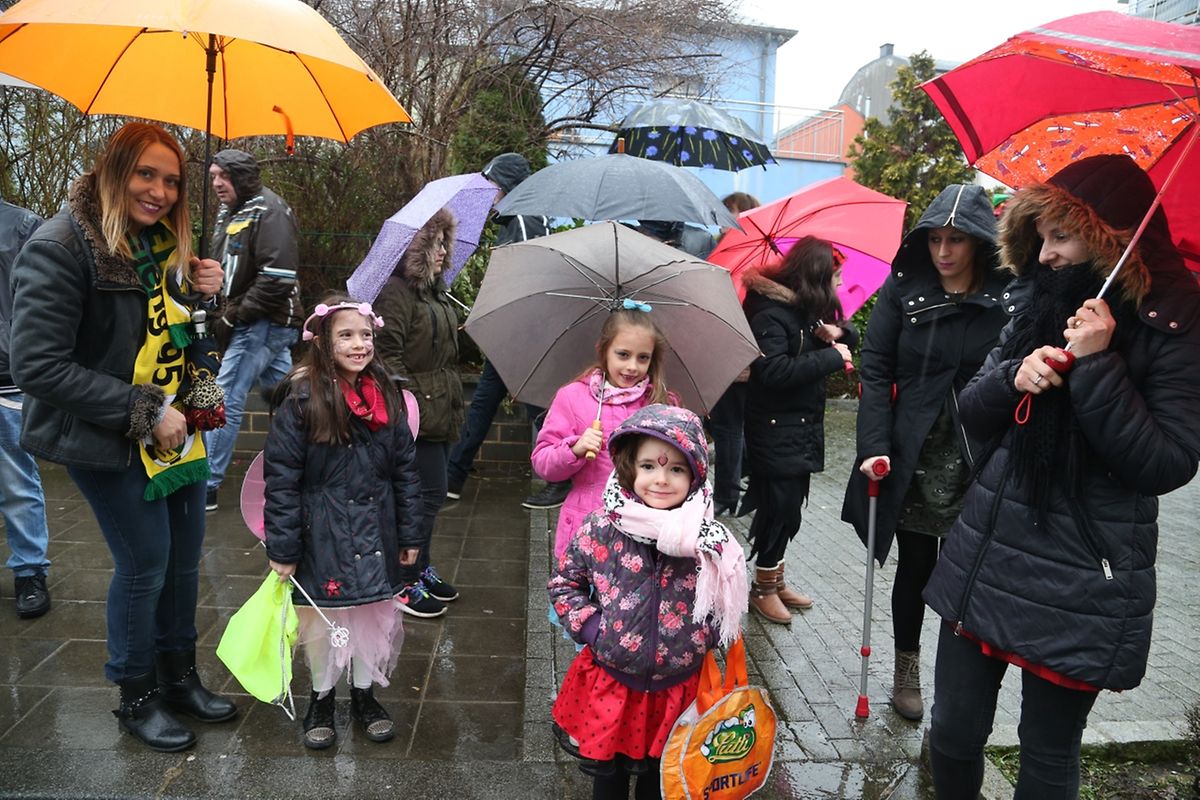 Am Sonntag sind die Karnevalisten durch die Straßen von Schifflingen gezogen. 
