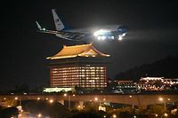 Avião militar dos EUA na chegada a Taiwan.