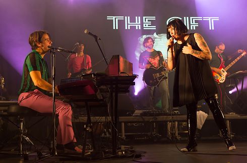 The Gift e Amor Electro em concerto no Däichhal, em Ettelbruck, no dia 19 de novembro.