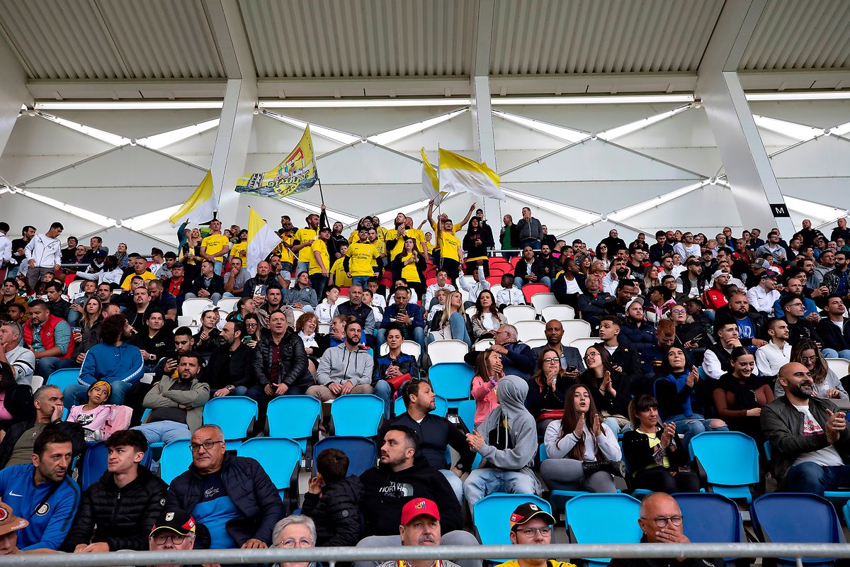 Über 3.500 Zuschauer sehen das Finale im Stade de Luxembourg.