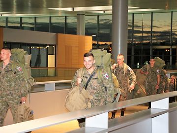 KFOR 51Friedensmission : Freudentränen bei der Rückkehr am Flughafen