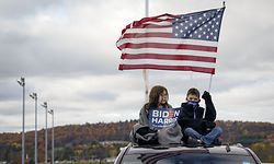 DALLAS, PA - OCTOBER 24: Children sit atop a car as they wait for the arrival of Democratic presidential nominee Joe Biden during a drive-in campaign rally at Dallas High School on October 24, 2020 in Dallas, Pennsylvania. Biden is making two campaign stops in the battleground state of Pennsylvania on Saturday.   Drew Angerer/Getty Images/AFP
== FOR NEWSPAPERS, INTERNET, TELCOS & TELEVISION USE ONLY ==