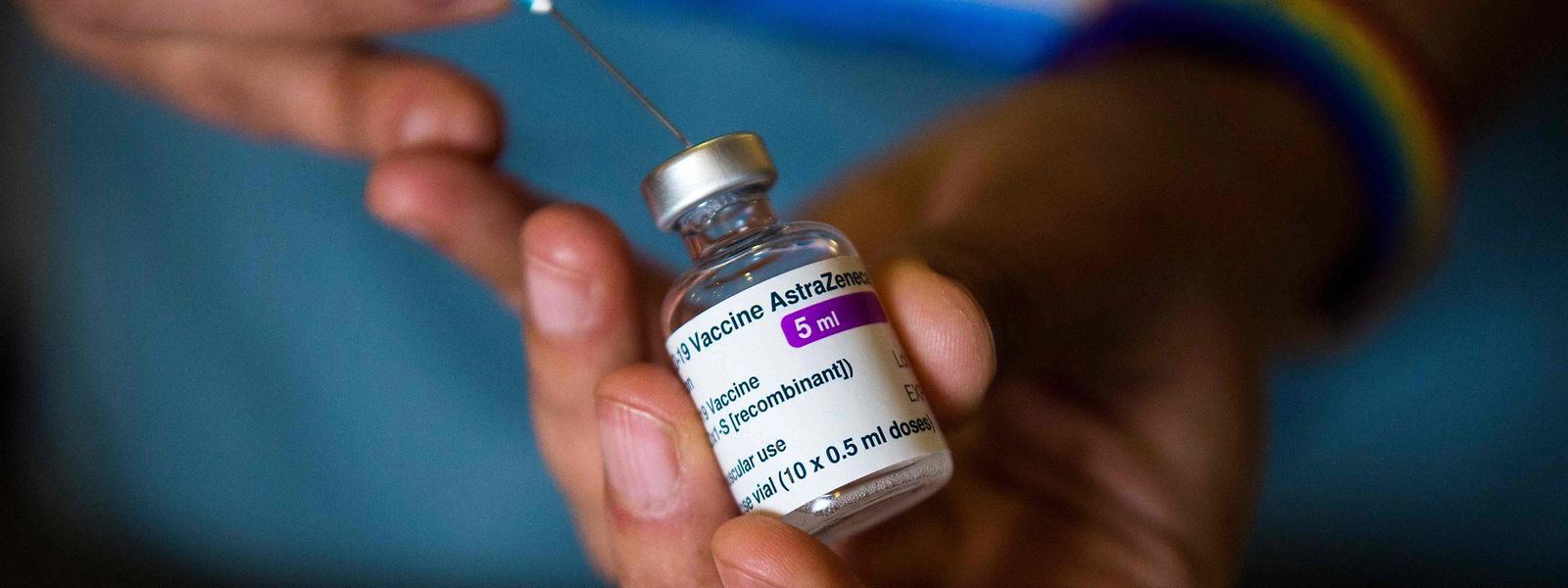 Selon le virologue, le vaccin reste le seul moyen de maîtriser la pandémie.