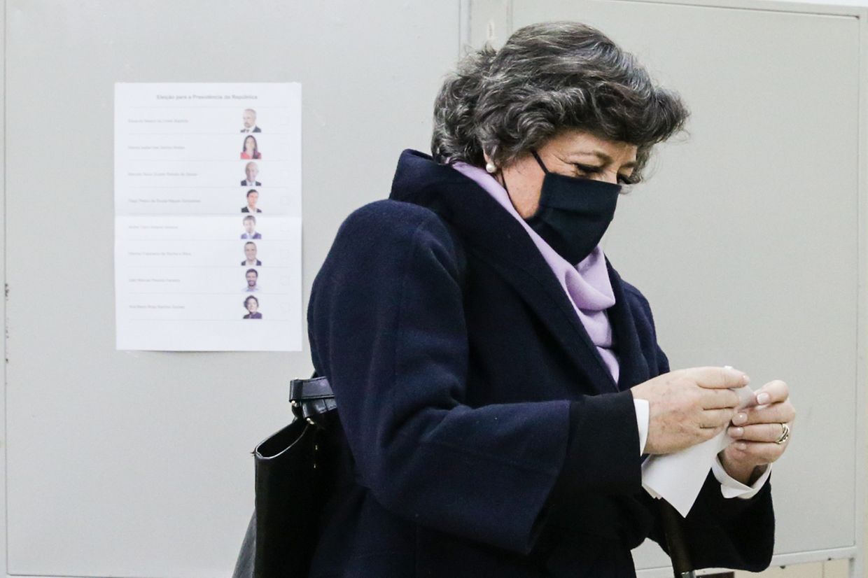 A candidata às eleições presidenciais de 2021, Ana Gomes, votou na escola secundária de Cascais.