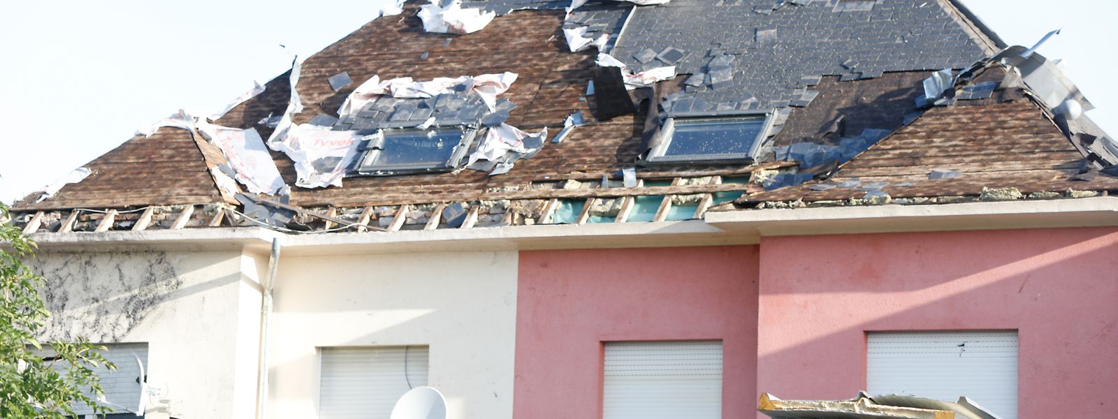 Viele Häuser sind nach dem Tornado unbewohnbar.