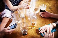 Empty glasses on bar table Bier Glas Café Trinken Alkohol Handy