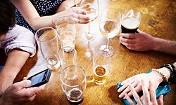 Empty glasses on bar table Bier Glas Café Trinken Alkohol  Handy