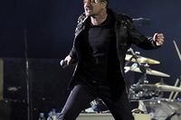 Ein Popstar, der die Welt verbessern will: U2-Frontmann Bono macht erfolgreich Musik und mischt sich in die Politik ein.