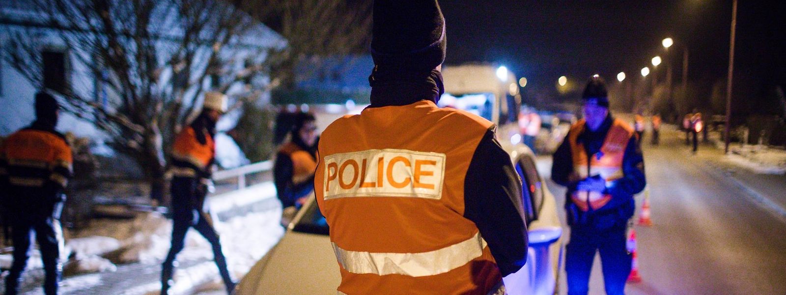Polizisten unter Druck: Laut Polizeigewerkschaft werden vielen Beamten unter dem Vorwand von Bereitschaftsdiensten regelmäßige  Doppelschichten aufgezwungen. Die Polizei verstoße in Personalfragen in vielerlei Hinsicht gegen das Gesetz.