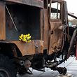 Since Friday, the Ukrainian War-damaged Feuer Wehrwagen has stood in front of the Philharmonic.