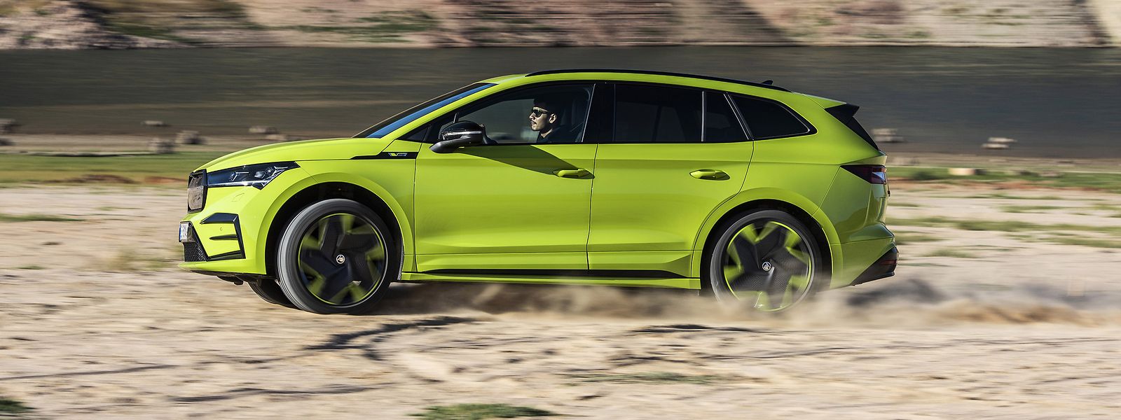 Mit dem Skoda Enyaq RS iV erweitert die tschechische Volkswagen-Tochter ihr Angebot an leistungsorientierten Elektrofahrzeugen. 