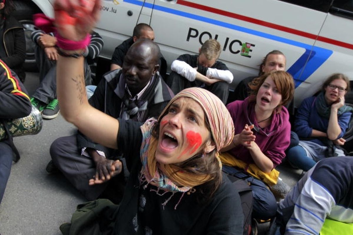 Bei den Krawallen vor dem Konferenzzentrum in Kirchberg waren mehrere Demonstranten und Polizisten verletzt worden.