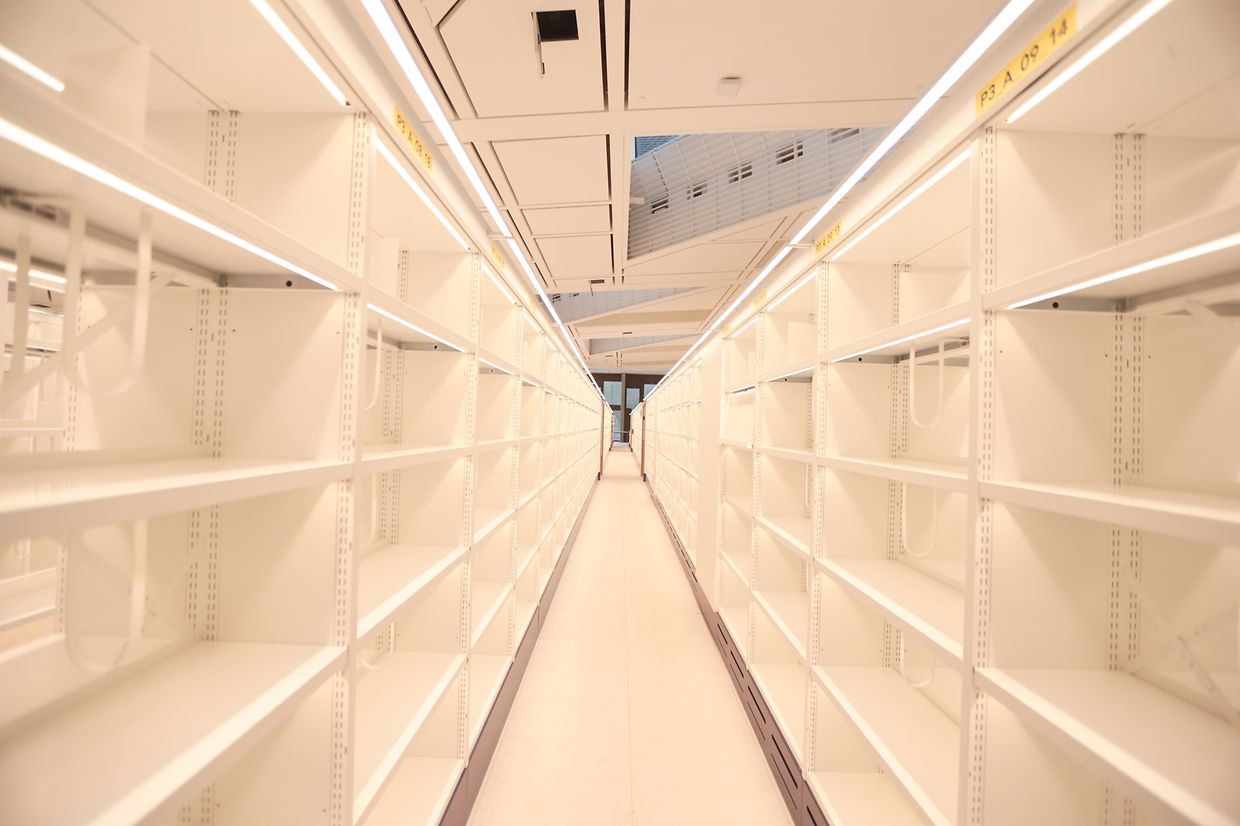 ... und einer vorläufigen Adresse, die den Mitarbeitern lediglich das Einräumen in den Lesesaal erleichtern soll.