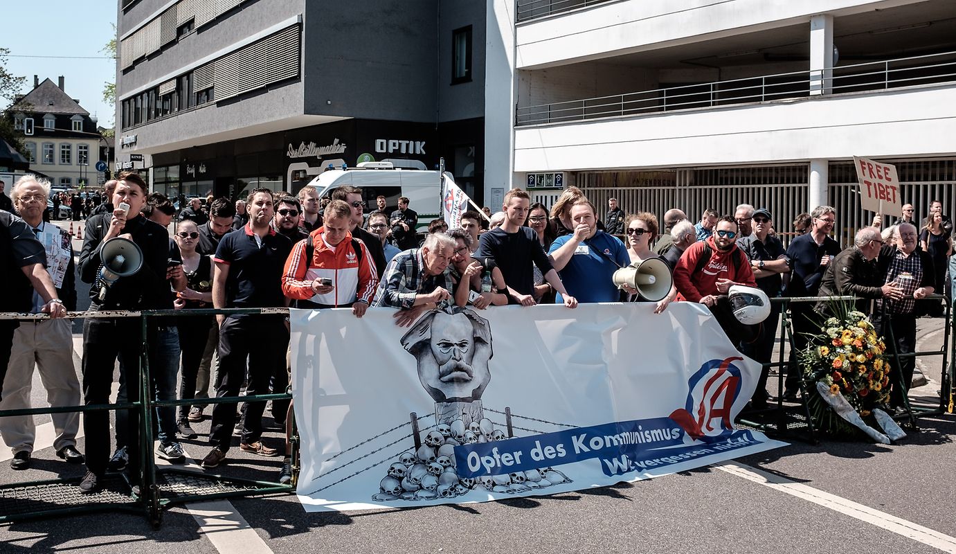 In Trier fanden am Samstag mehrere Demonstrationen statt. Die einen Teilnehmer waren für, die anderen gegen die Ehrung von Karl Marx. 