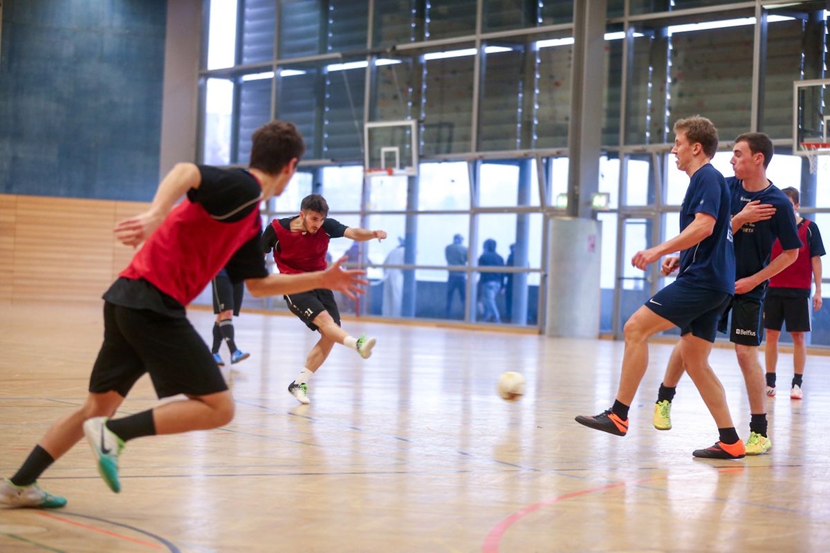München (blau) gegen Bastogne (rot).