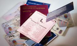 Carte d'identité ,Passeports,permis de conduire.Foto:Gerry Huberty