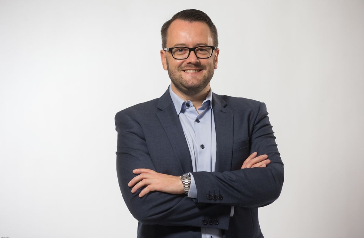 Jean-Christophe Dauphin a toujours été actif en politique. Dans les années 90, il rencontre Xavier Bettel à la faculté de sciences économiques de Nancy et s'engage dans le syndicat d'étudiants que le futur Premier ministre avait alors fondé. 