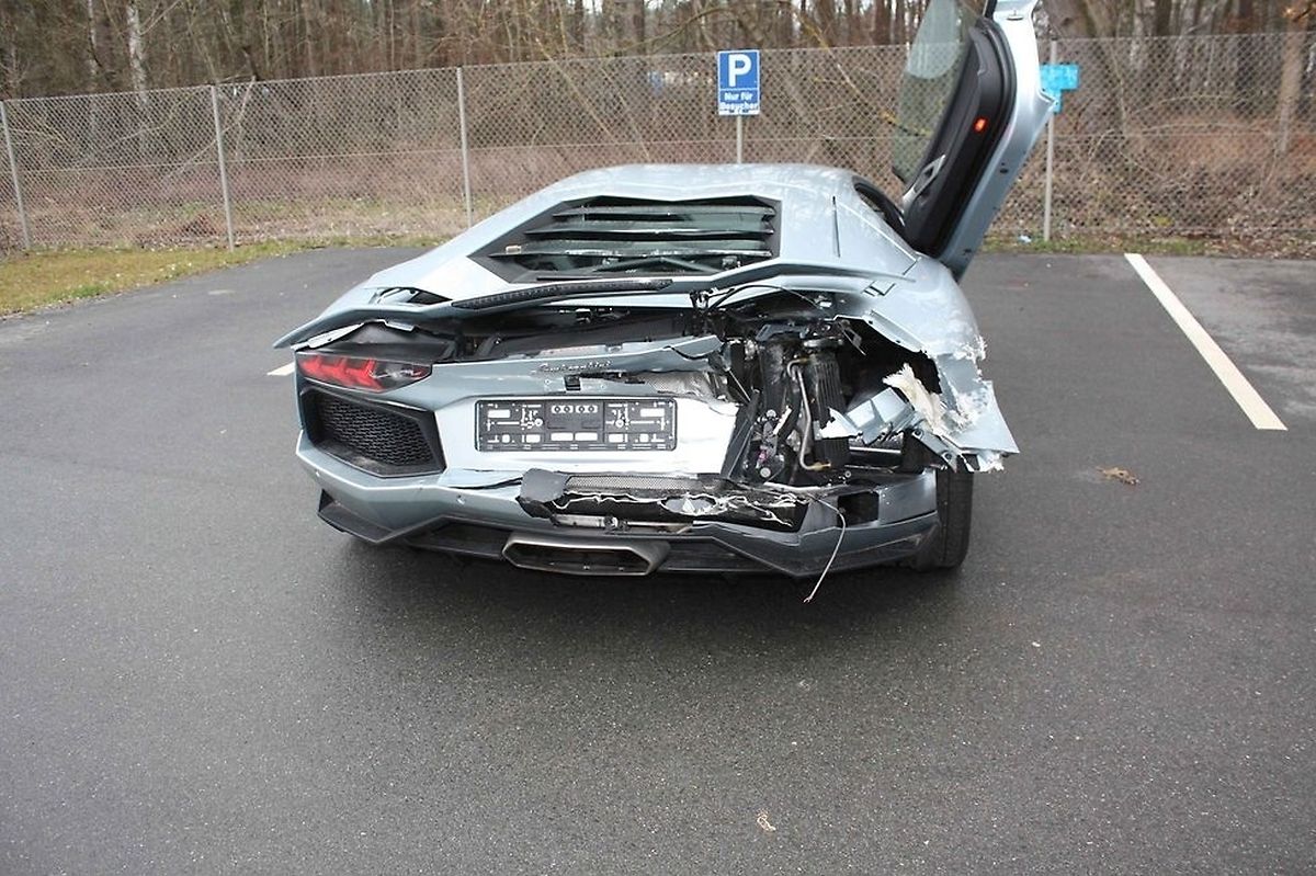 Luxembourg Lamborghini driver hits guardrail, continues driving