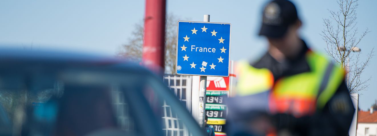 Zum Themendienst-Bericht von Philipp Laage vom 16. März 2020: Die Grenzen zu den meisten Nachbarländern - hier die deutsch-französische Grenze im Saarland - sind dicht. Foto: Oliver Dietze/dpa/dpa-tmn - Honorarfrei nur für Bezieher des dpa-Themendienstes +++ dpa-Themendienst +++