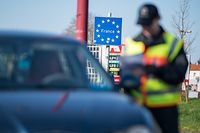 Zum Themendienst-Bericht von Philipp Laage vom 16. März 2020: Die Grenzen zu den meisten Nachbarländern - hier die deutsch-französische Grenze im Saarland - sind dicht. Foto: Oliver Dietze/dpa/dpa-tmn - Honorarfrei nur für Bezieher des dpa-Themendienstes +++ dpa-Themendienst +++