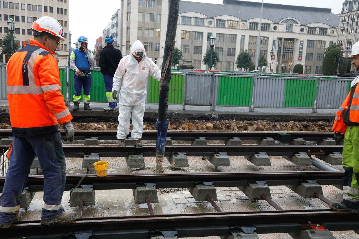 Lokales, online.fr, online.de, beim Gebäude Arcelor place des Martyrs, Legung der Schienen, Verkehr, Mobilität, Tram, öffentlicher Transport, Foto: Anouk Antony/Luxemburger Wort