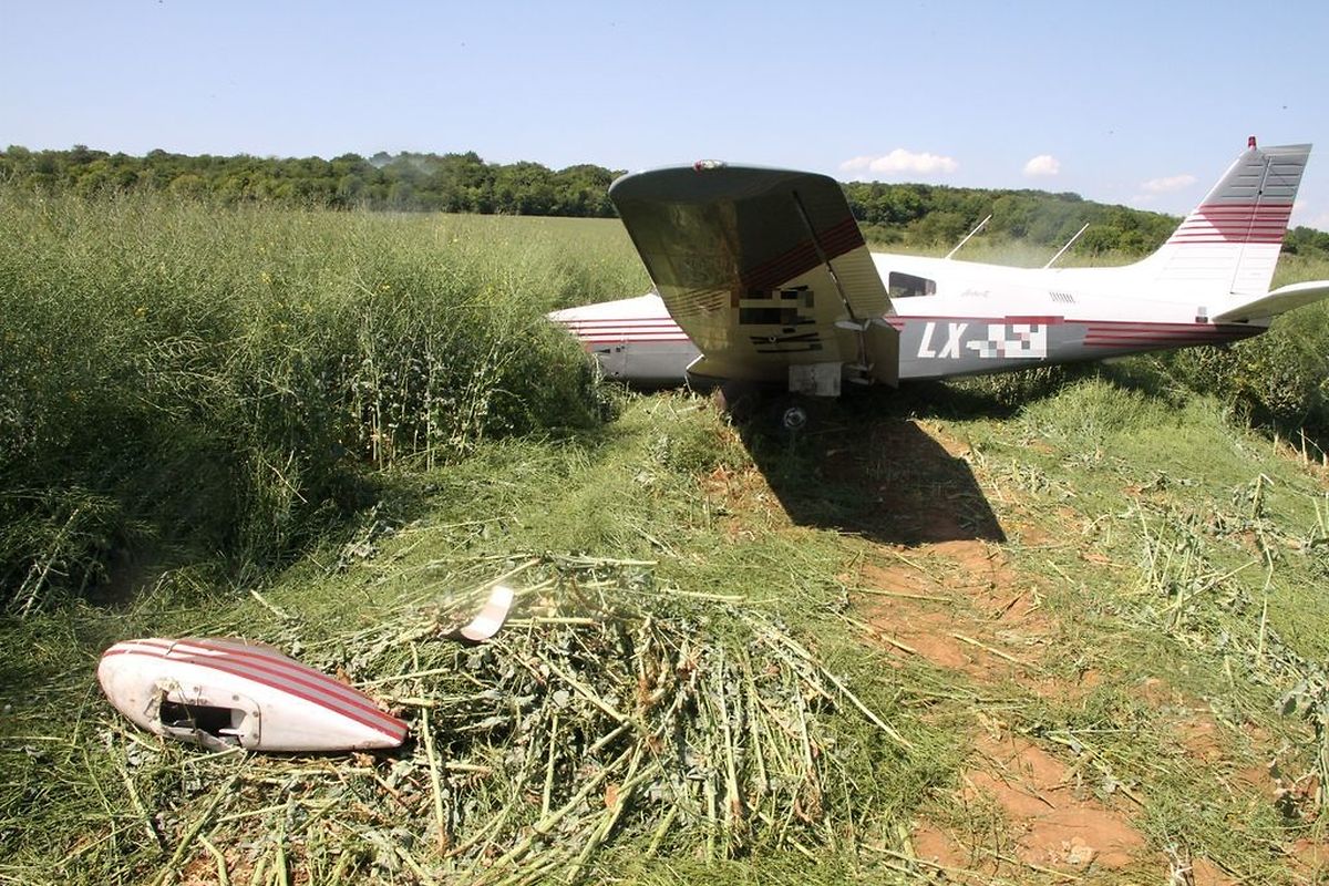 Le monomoteur Biper PA 28 immatriculé au Luxembourg s'est crashé dans un champ de colza.