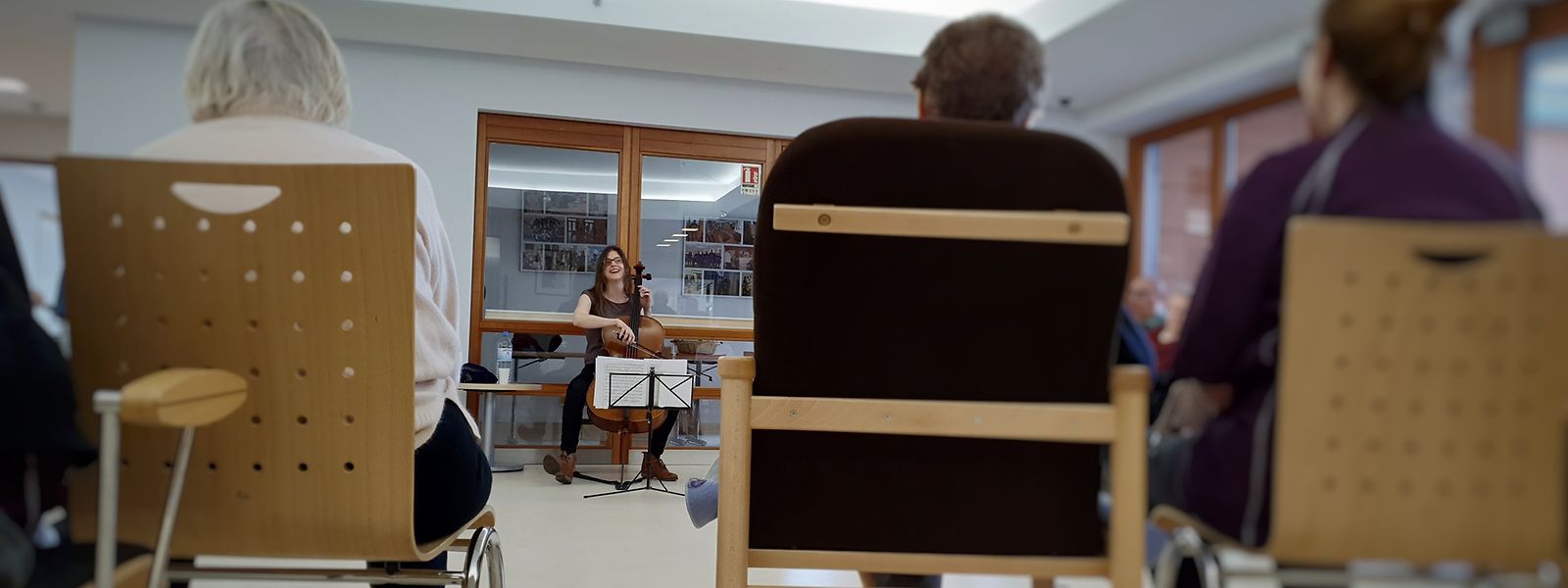 La Fondation EME organise chaque année près de 180 concerts dans des maisons de soins ou de retraite (photo). Ces initiatives sont maintenant à l’arrêt. Des concerts virtuels devraient permettre aux personnes âgées de continuer de profiter de ces moments de divertissement. 