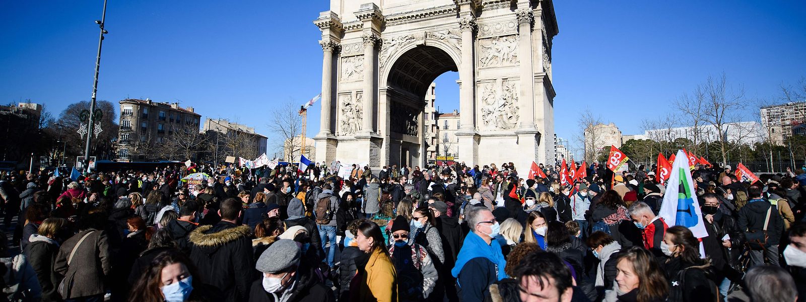 Lehrer und Schulpersonal versammeln sich in Südfrankreich während einer Demonstration, zu der die Lehrergewerkschaften aufgerufen haben, um «ein unbeschreibliches Chaos» aufgrund der Corona-Maßnahmen der neuen Regierung anzuprangern.