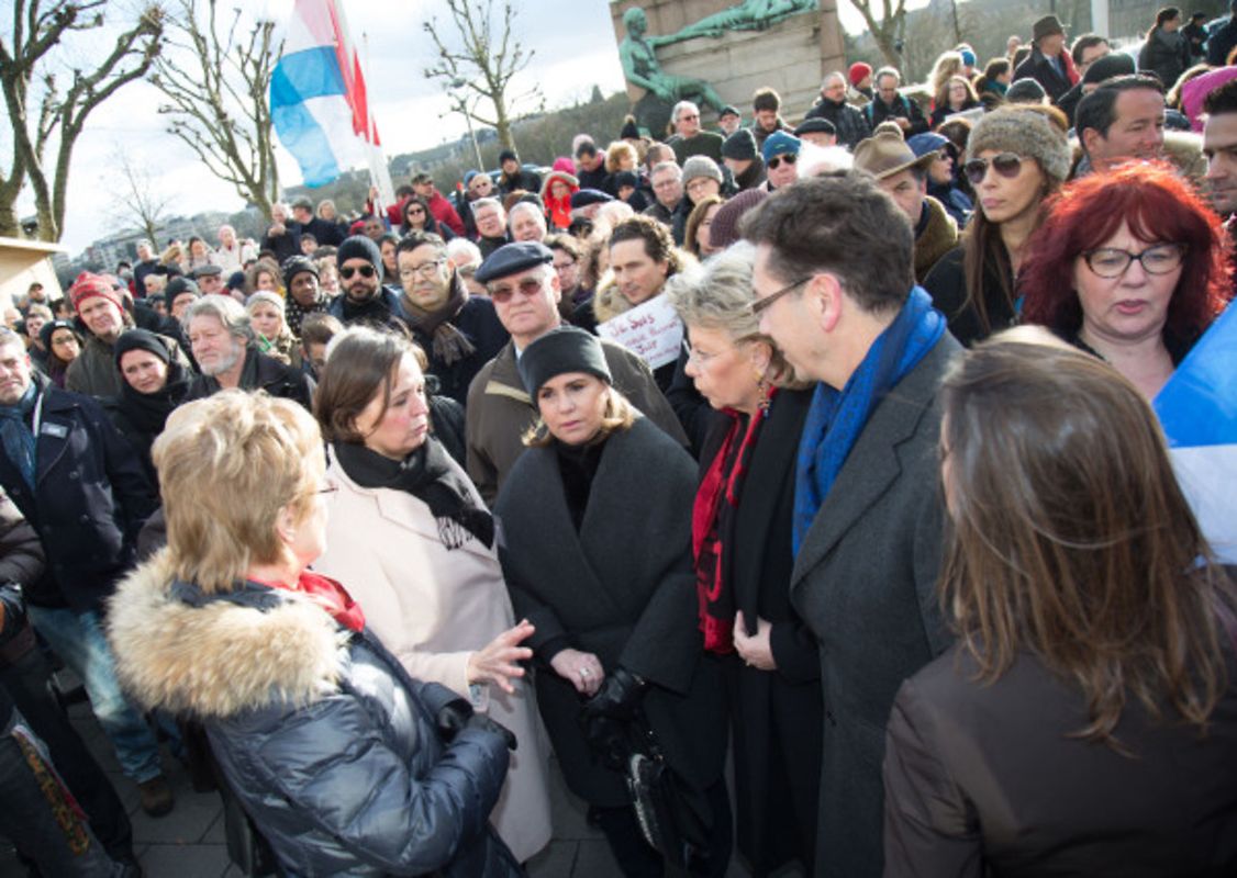 Demonstration auf der Place de la Constitution für die Opfer der Attentate von Paris.