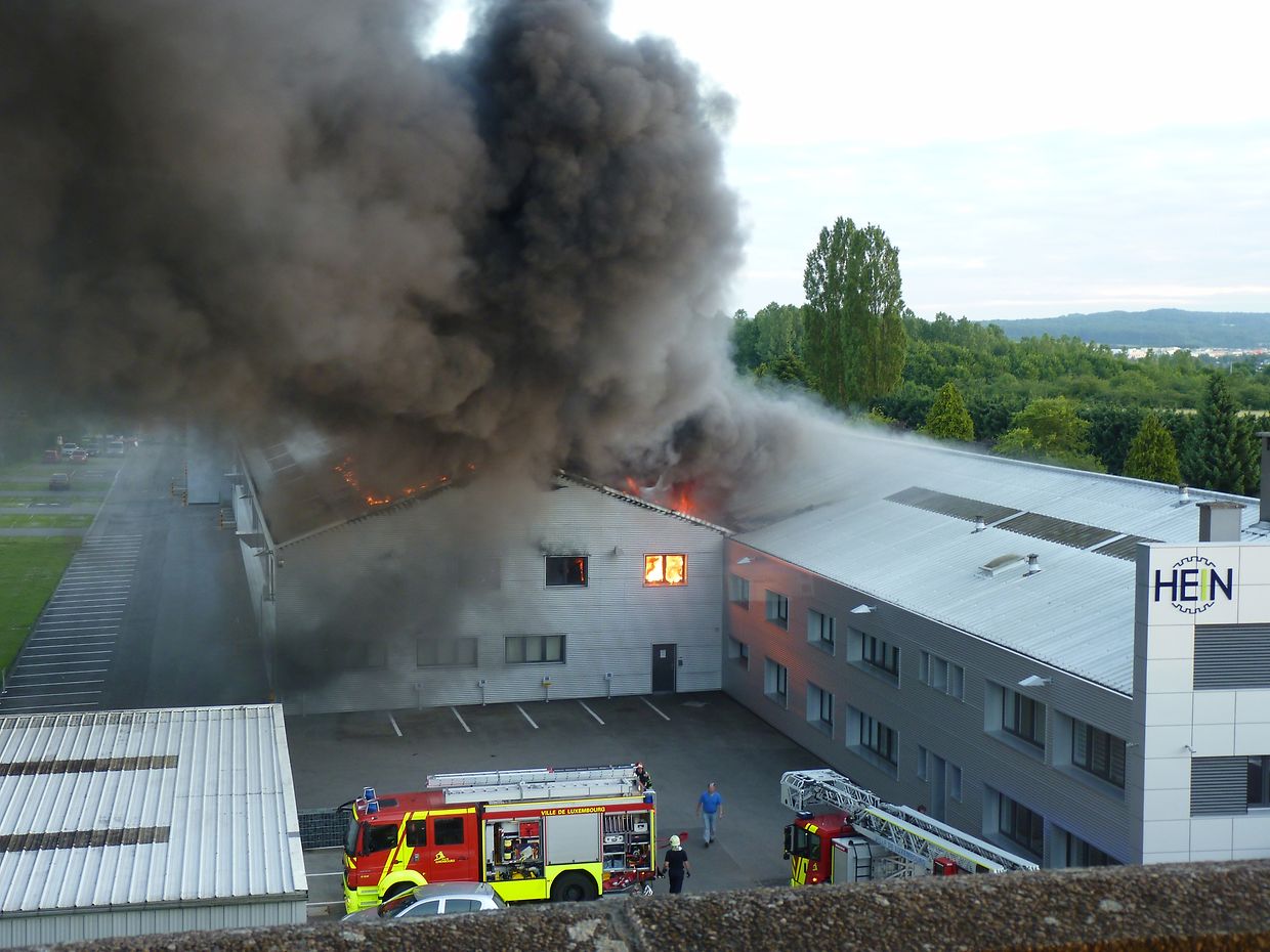 Die kurz zuvor erst komplett sanierte Produktionshalle brannte 2012 zu großen Teilen ab. „Es dauerte rund vier Jahre bis das Unternehmen sich wieder von diesem Schock erholte“, erzählt Pierre Thein. 