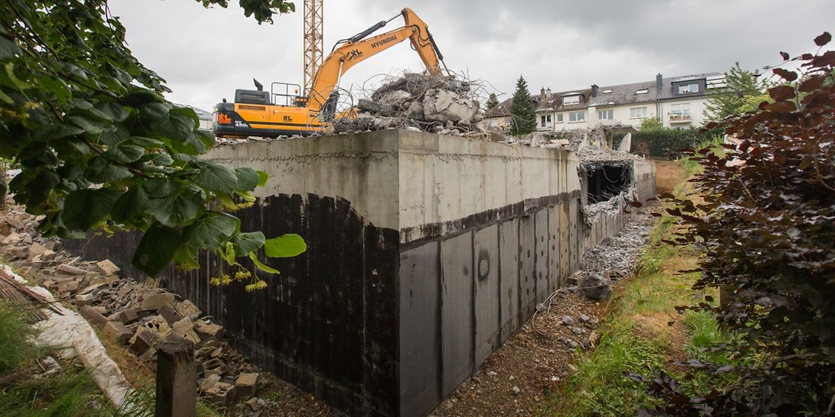 Le bâtiment, bien que presque terminé, a été démoli
