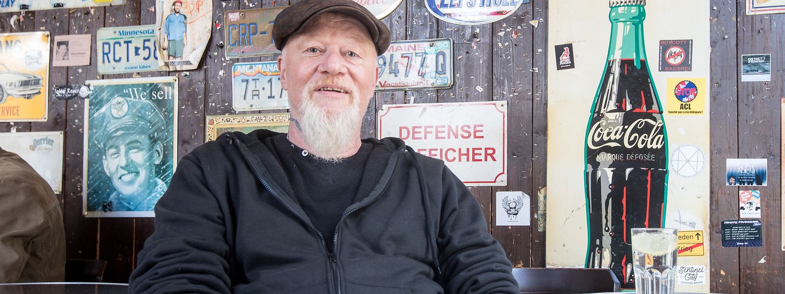 Künstler Théid Johanns in seinem Stammlokal Pitcher in Esch.