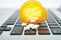 Dans un rapport rendu public en décembre, les six organisations estimaient que près de la moitié des médicaments vendus sur internet en dehors des sites légaux seraient des faux.