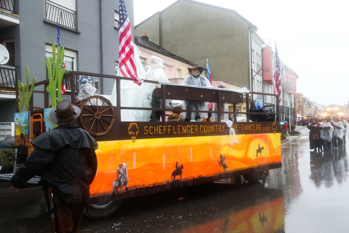 Am Sonntag sind die Karnevalisten durch die Straßen von Schifflingen gezogen. 