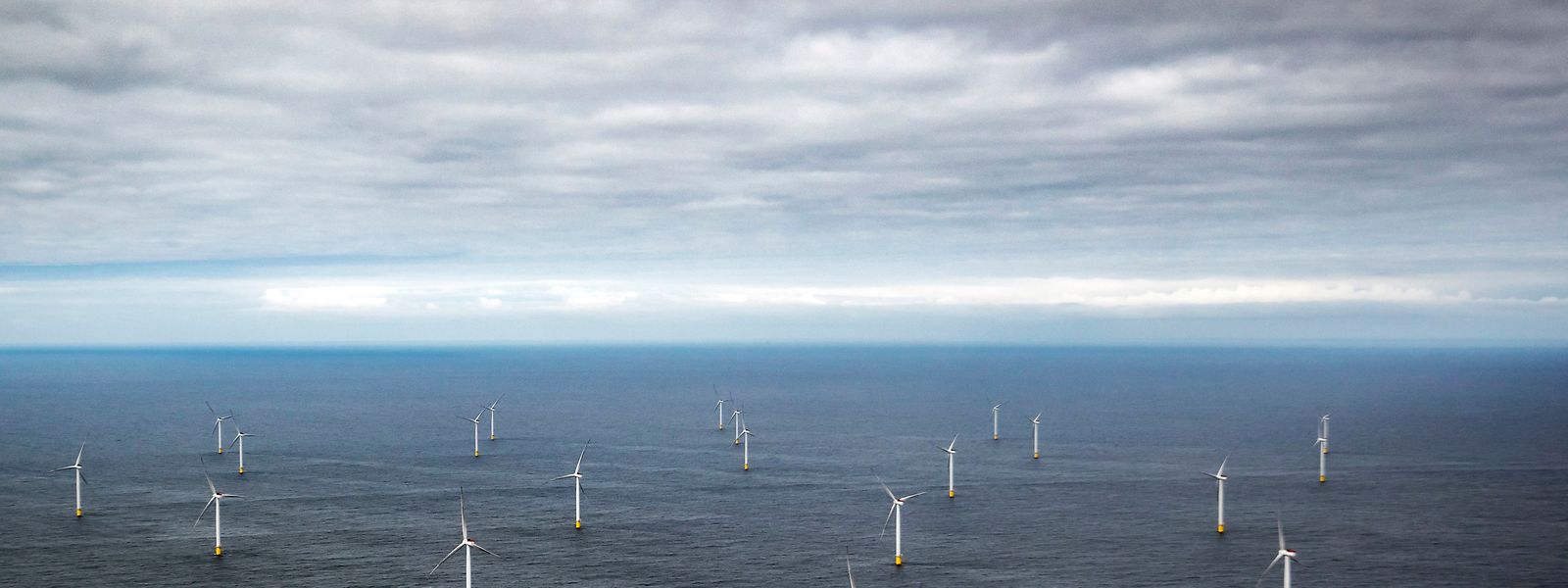 Den günstigen Strom aus Windkraftanlagen in der Nordsee will Shell für seine Wasserstoffproduktion nutzen.  