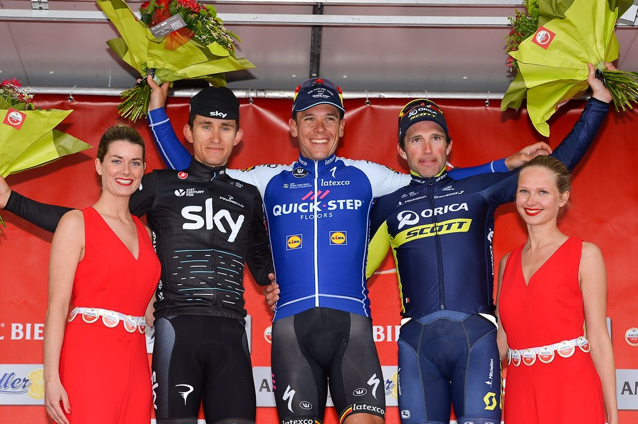 Das Podium des Amstel Gold Race: 2. Michal Kwiatkowski (PL/Sky), 1. Philippe Gilbert (B/Quick-Step) und 3. Michael Albasini (CH/Orica)