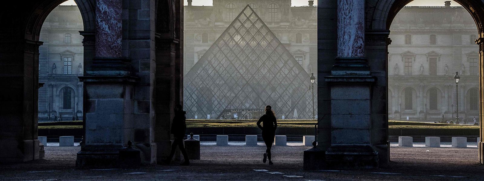 Einst verpönt, heute bejubelt - die Pyramide des Louvre.