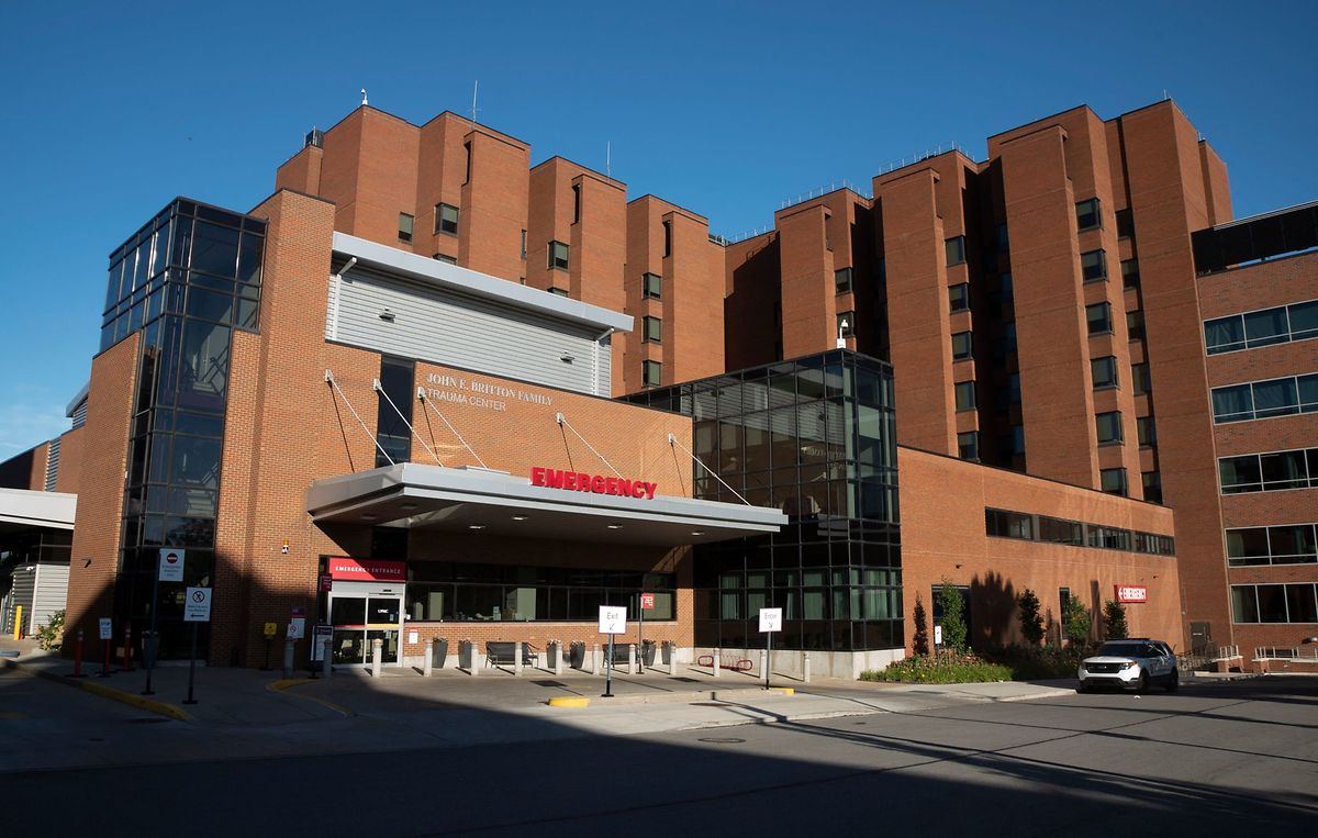 Rushdie wird in diesem Krankenhaus in Erie im US-Bundesstaat Pennsylvania behandelt.