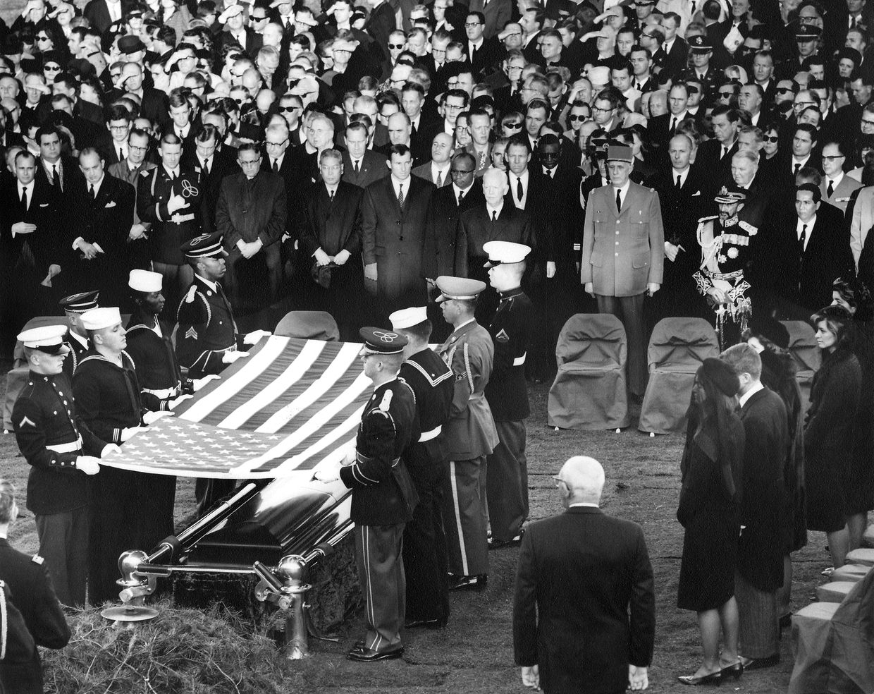 Jean Kennedy und weitere Familienmitglieder beim Begräbnis von John F. Kennedy im November 1963. 