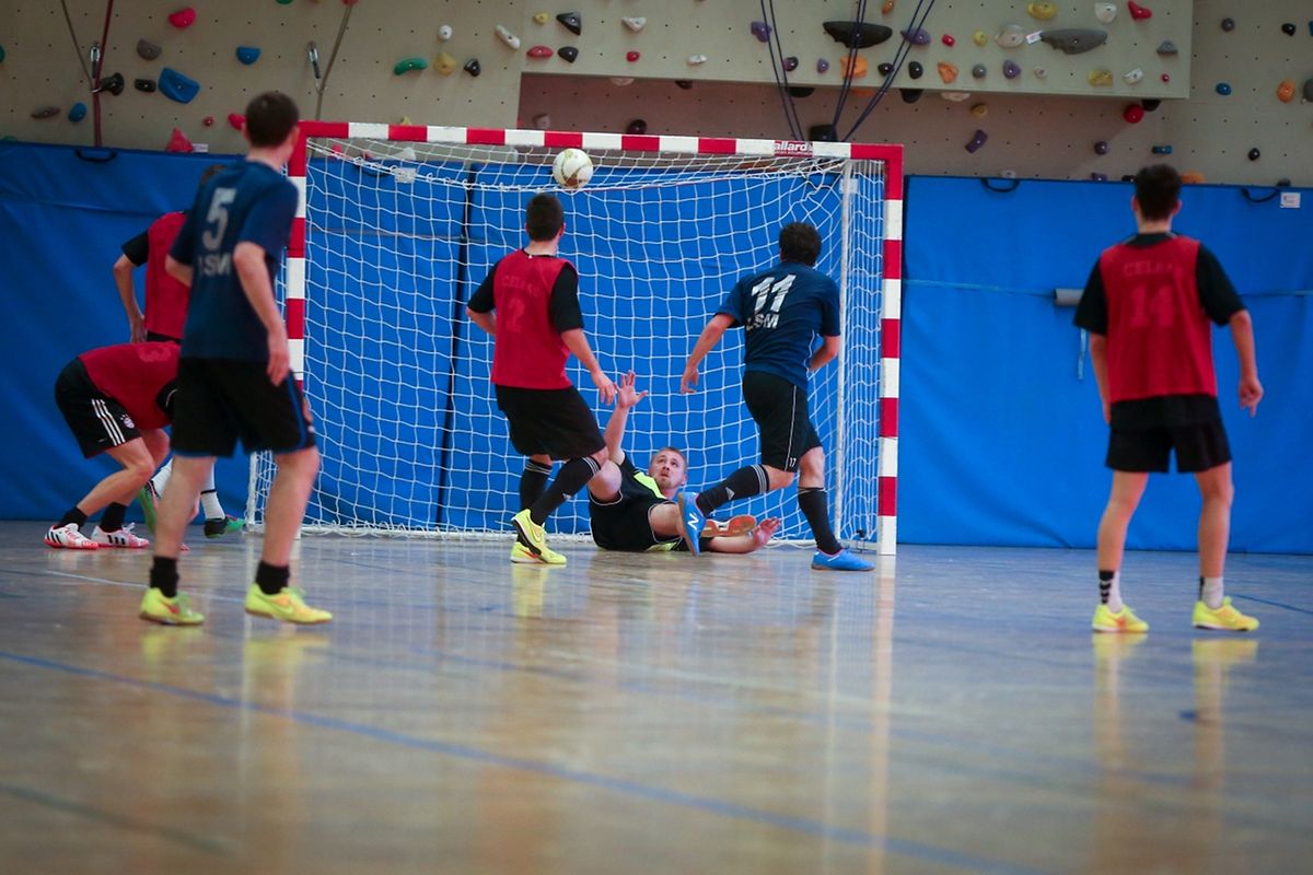 München (blau) gegen Bastogne (rot).