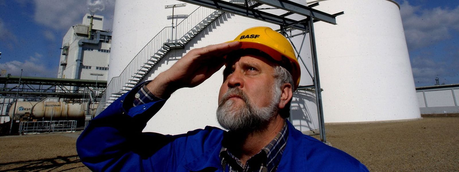 Einige Unternehmen wie BASF, der weltgrößte Chemiekonzern, setzen bereits die Herstellung besonders energieintensiver Produkte aus. 