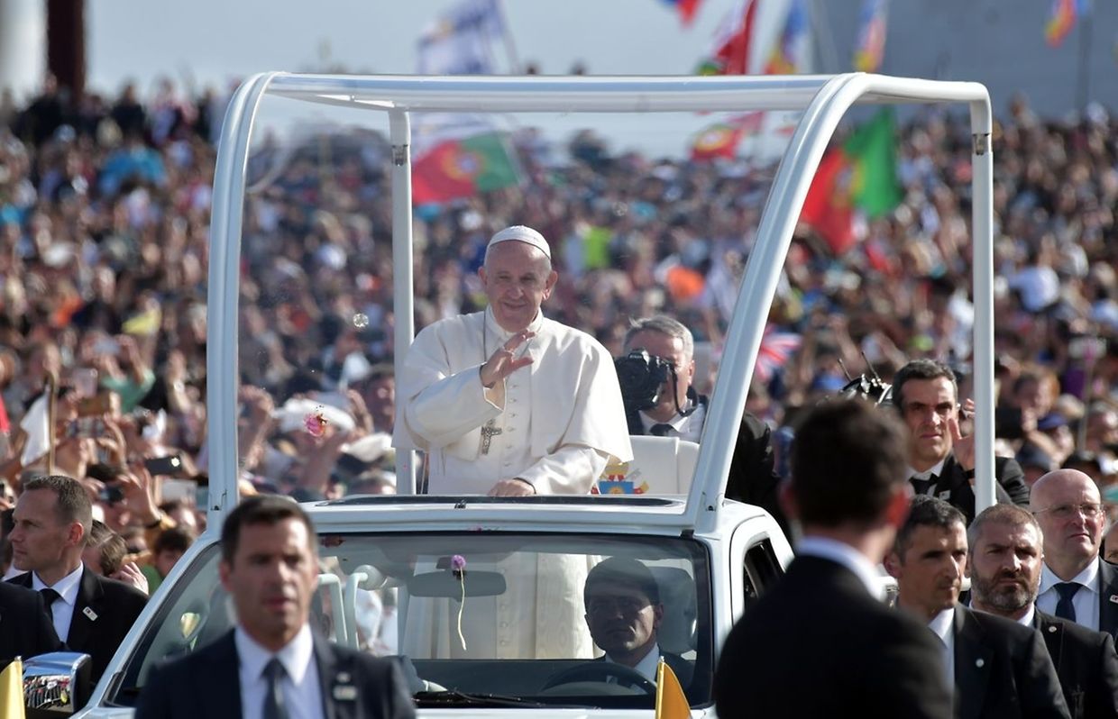 Le pape François arrive à Fatima
