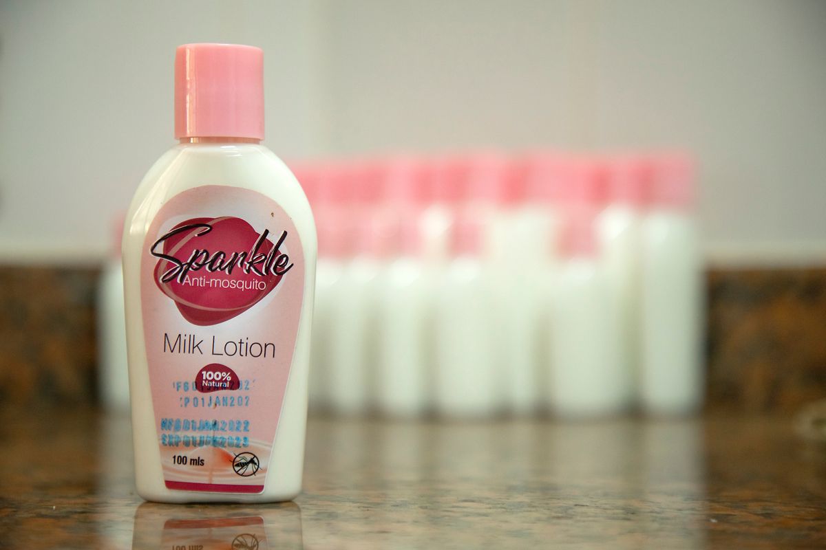 Die Firma Sparkle Agro Brands stellt eine innovative Mückenschutzcreme aus saurer Milch her.