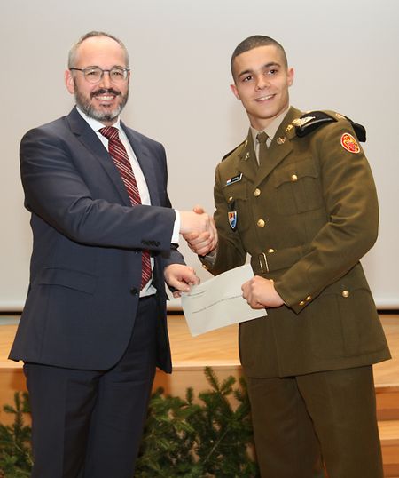 Neben den Vertretern der Vereinigungen Kannerwonsch und Wäertvollt Liewen durfte auch der Direktor der Fondation du Grand-Duc et de la Grande-Duchesse, Philippe Majerus, einen Scheck entgegen nehmen.