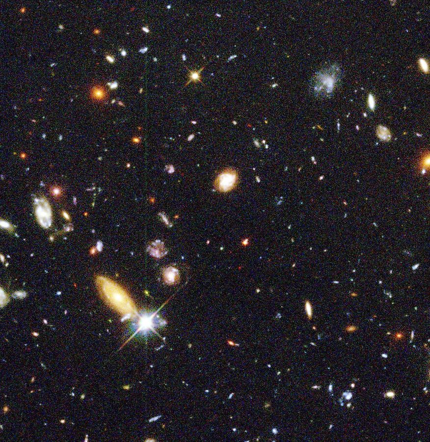 Ein unglaubliches Bild: Mehrere hundert noch nie fotografierte Galaxien hält dieser "tiefste" je ins Universum gerichtete Blick fest.