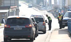 Lokales, Polizei am Freitag bei der Grenze in Remich, Coronavirus, Covid-19, Foto: Chris Karaba/Luxemburger Wort